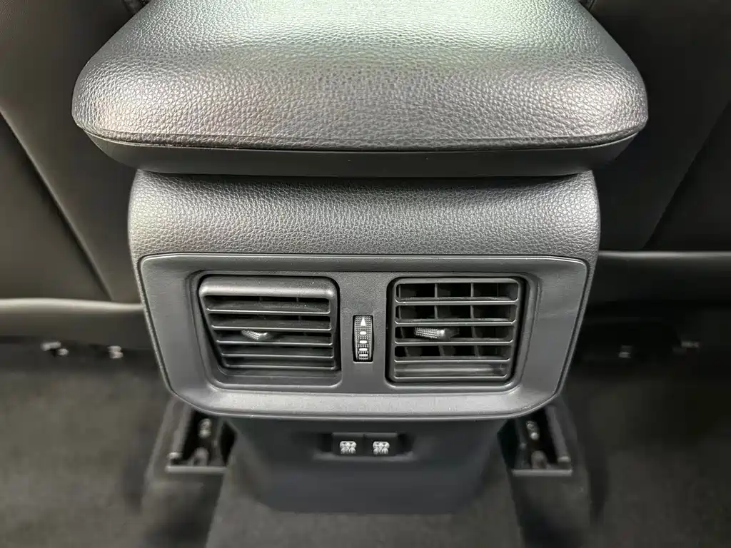 Toyota RAV4 — фото 21