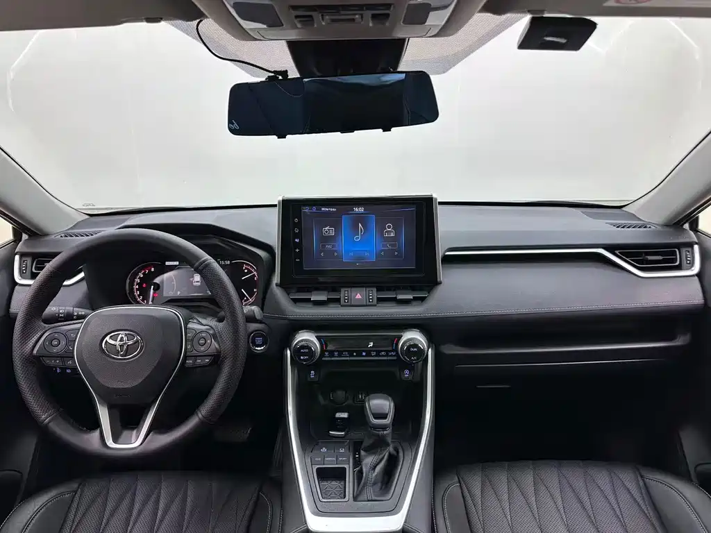 Toyota RAV4 — фото 22