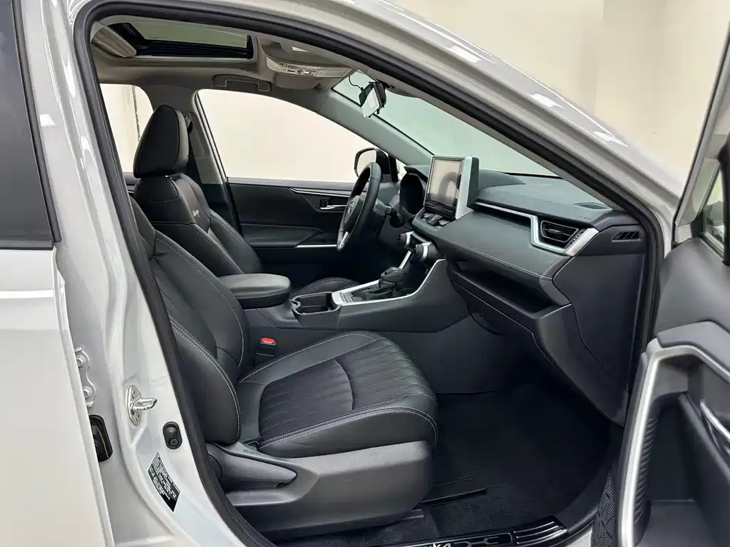 Toyota RAV4 — фото 28