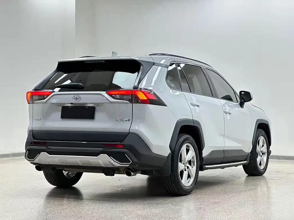 Toyota RAV4 — фото 4