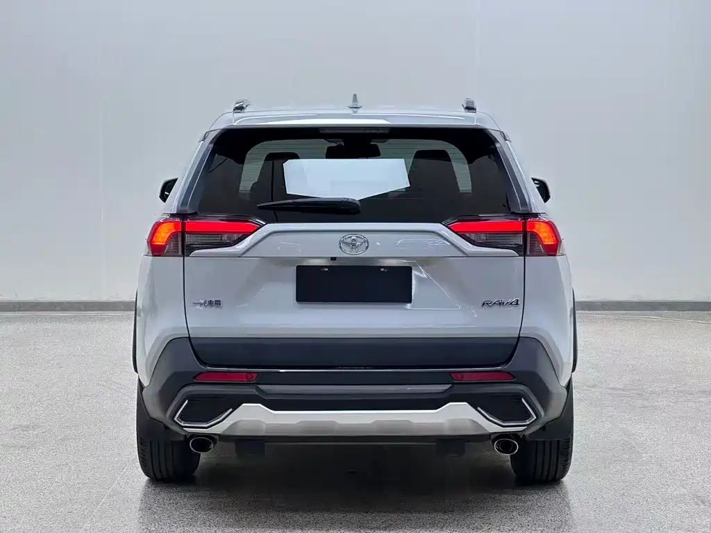 Toyota RAV4 — фото 5