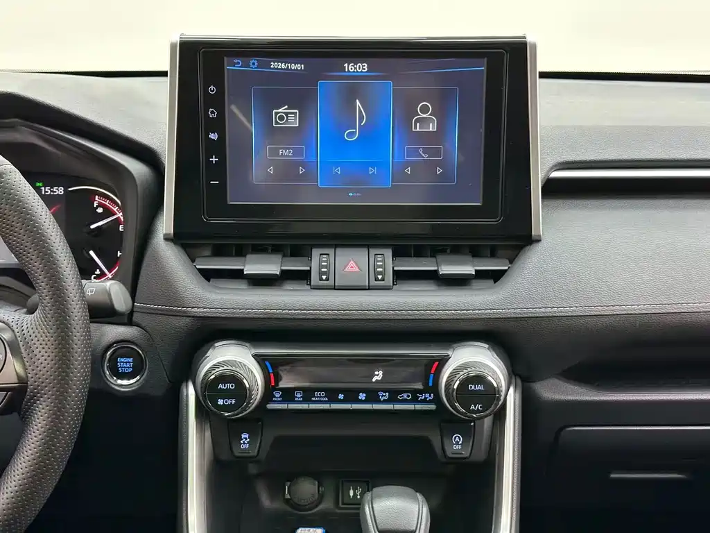 Toyota RAV4 — фото 10