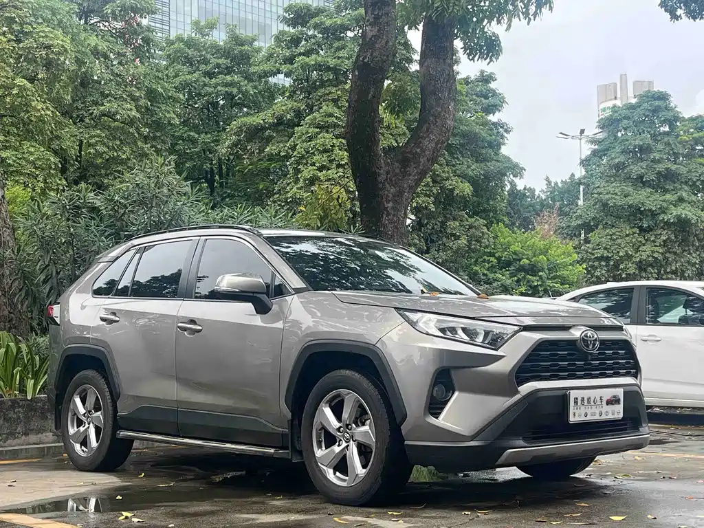 Toyota RAV4 — фото 3