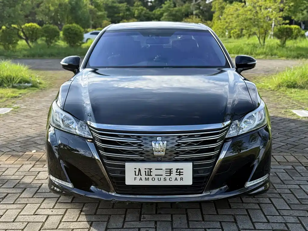 Toyota Crown — фото 2