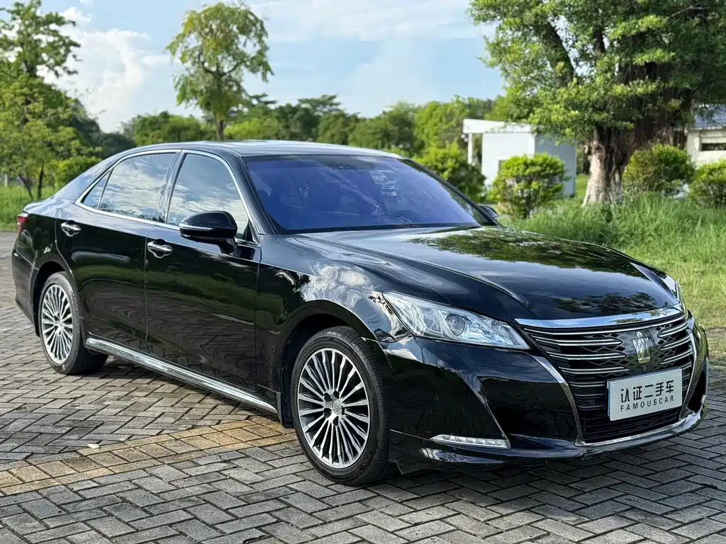 Toyota Crown — фото 3