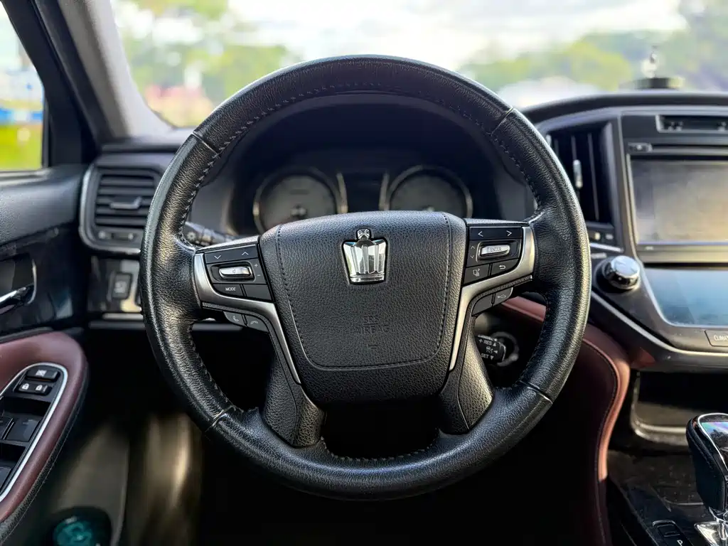Toyota Crown — фото 10