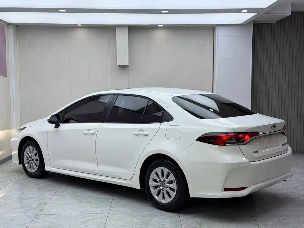 Toyota Corolla — фото 6