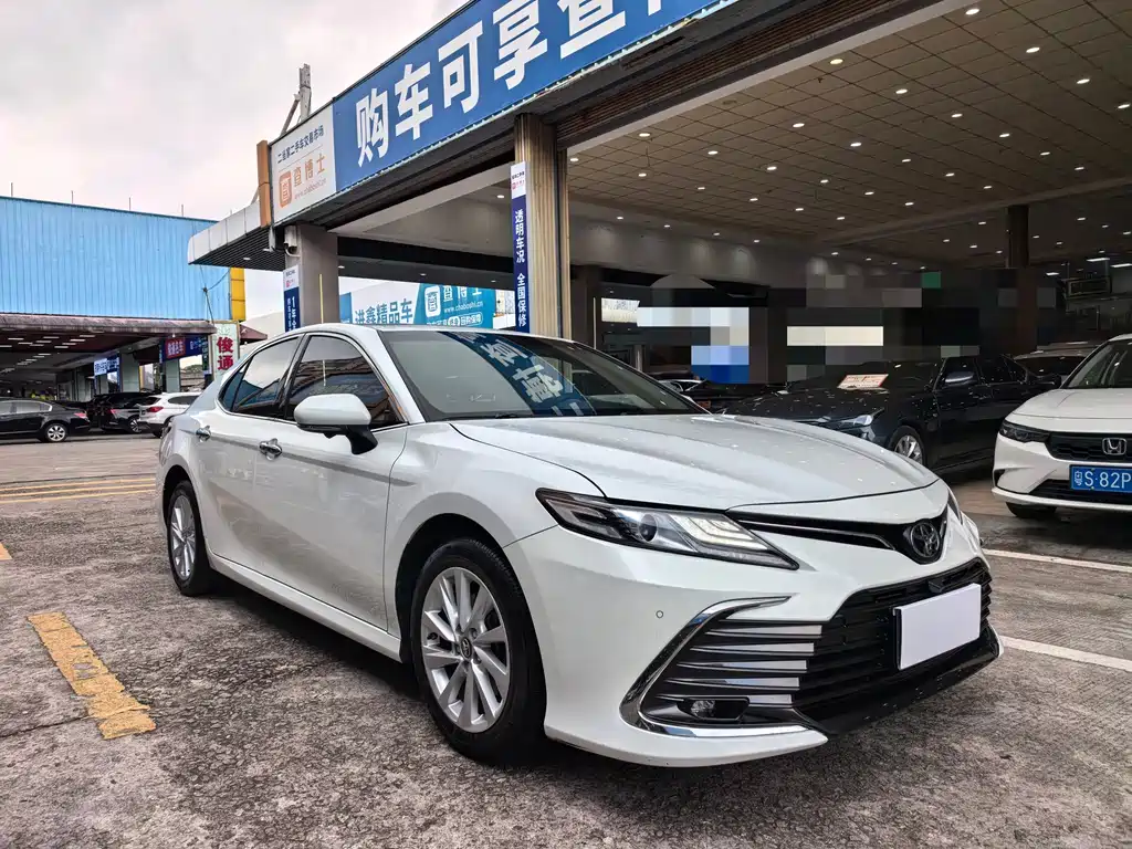 Toyota Camry — фото 3