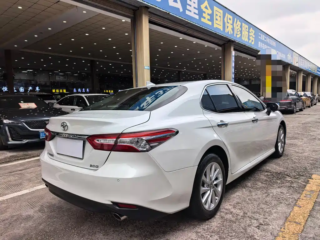 Toyota Camry — фото 10