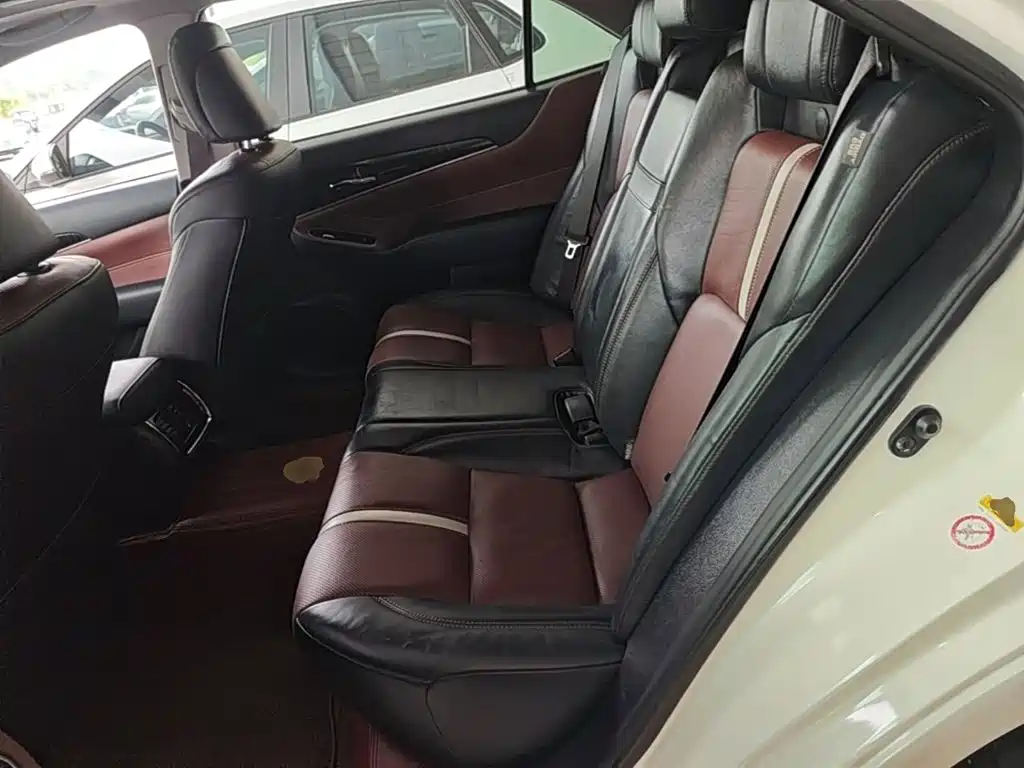Toyota Crown — фото 17