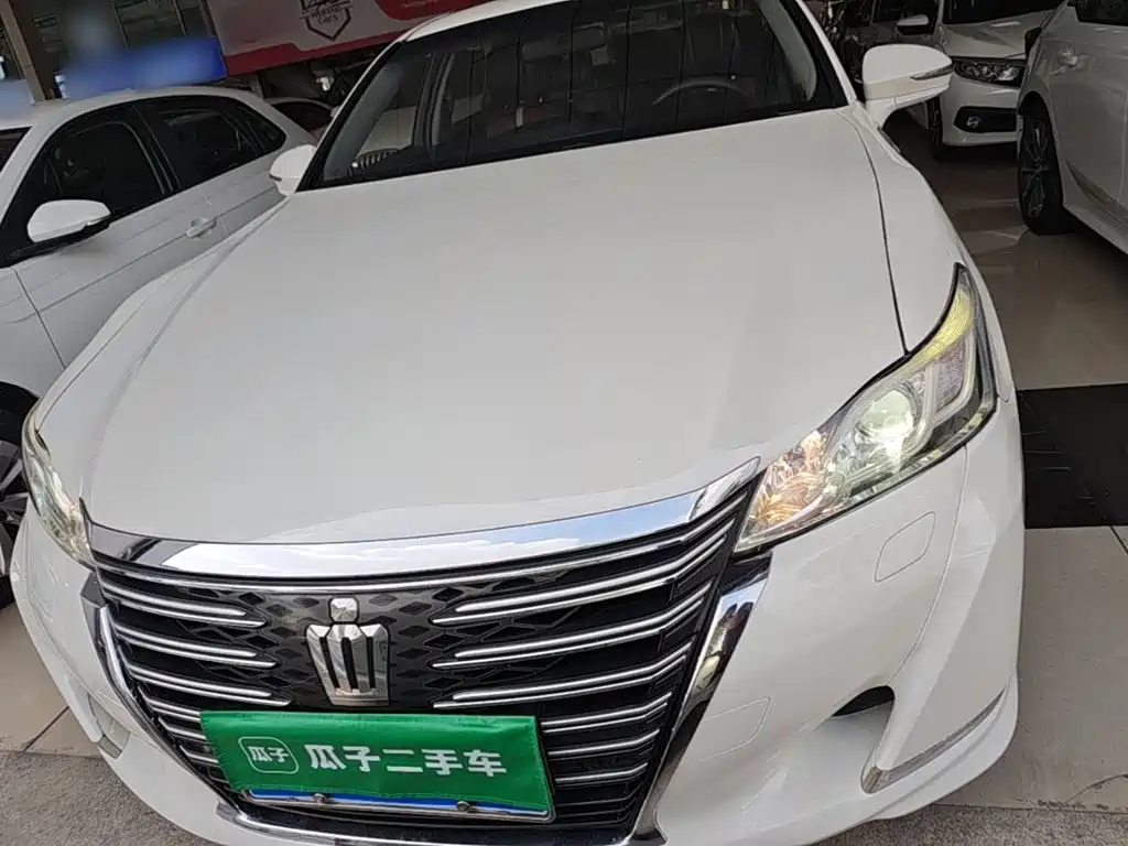 Toyota Crown — фото 3