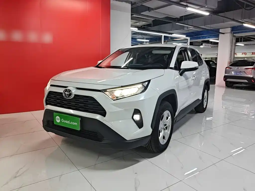 Toyota RAV4 — фото 2