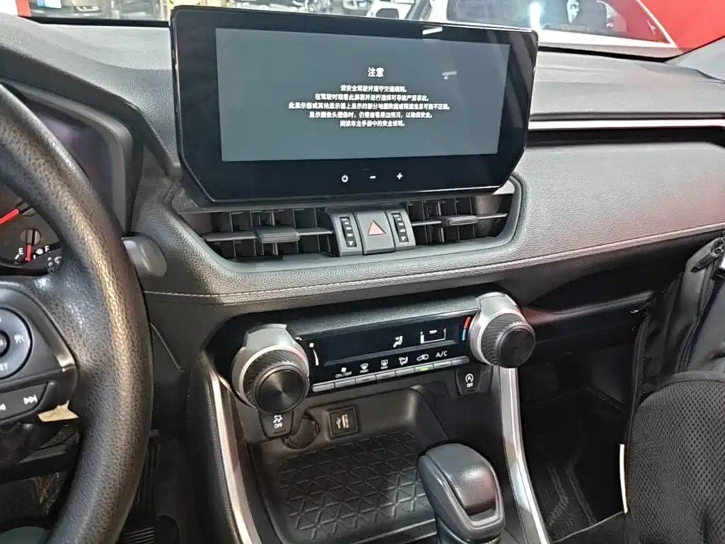 Toyota RAV4 — фото 13