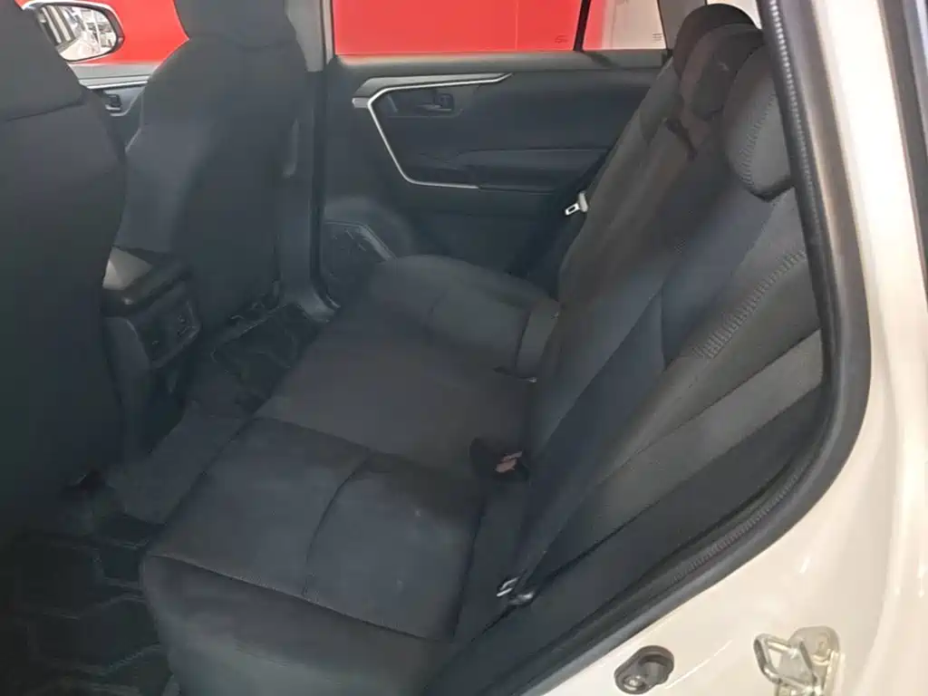 Toyota RAV4 — фото 17