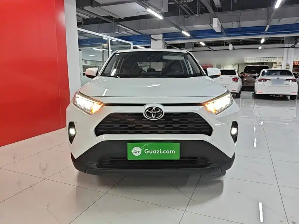 Toyota RAV4 — фото 3