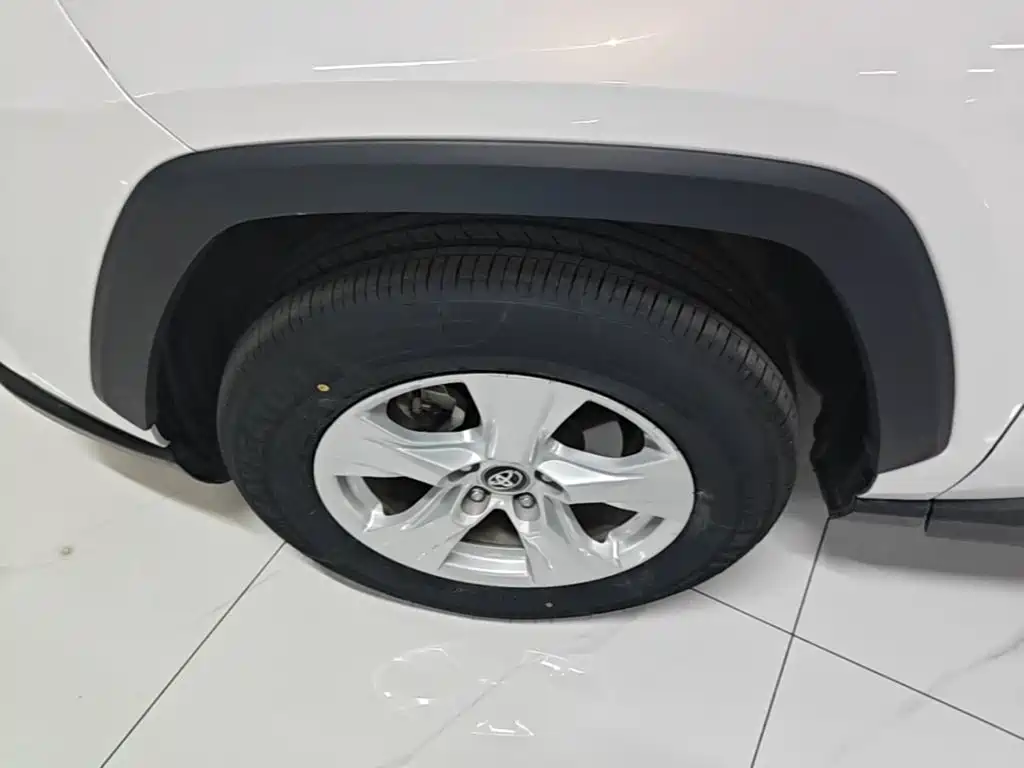 Toyota RAV4 — фото 23