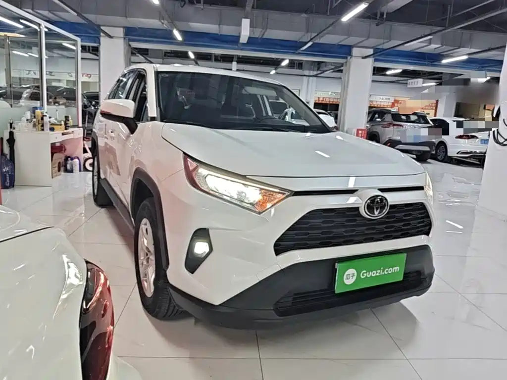 Toyota RAV4 — фото 4