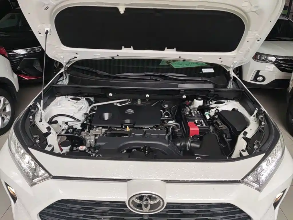 Toyota RAV4 — фото 20