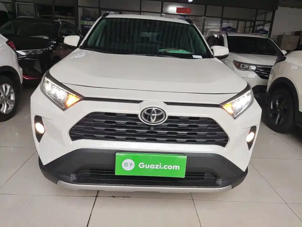 Toyota RAV4 — фото 3