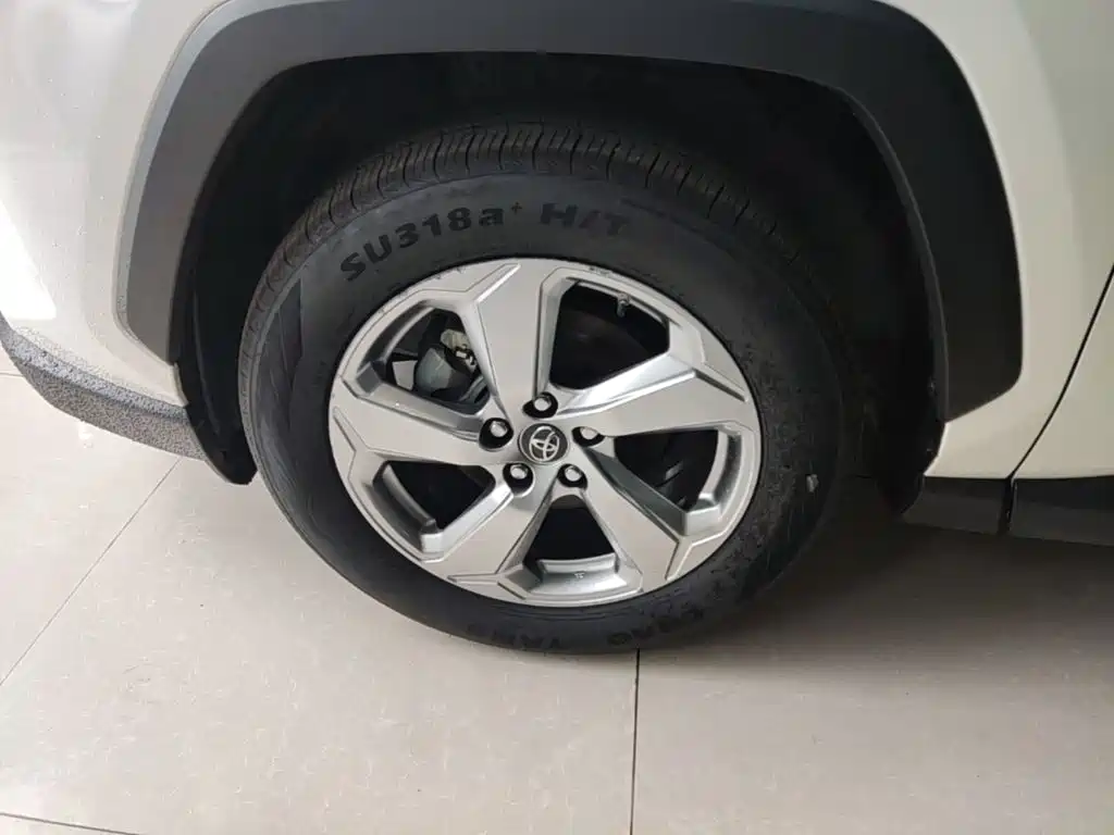 Toyota RAV4 — фото 23