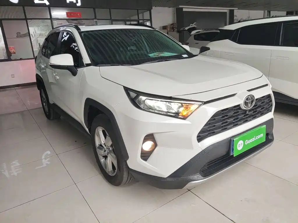 Toyota RAV4 — фото 4