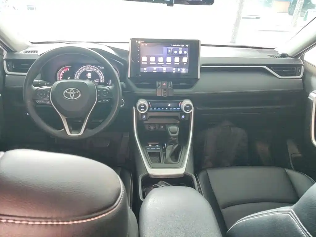 Toyota RAV4 — фото 10