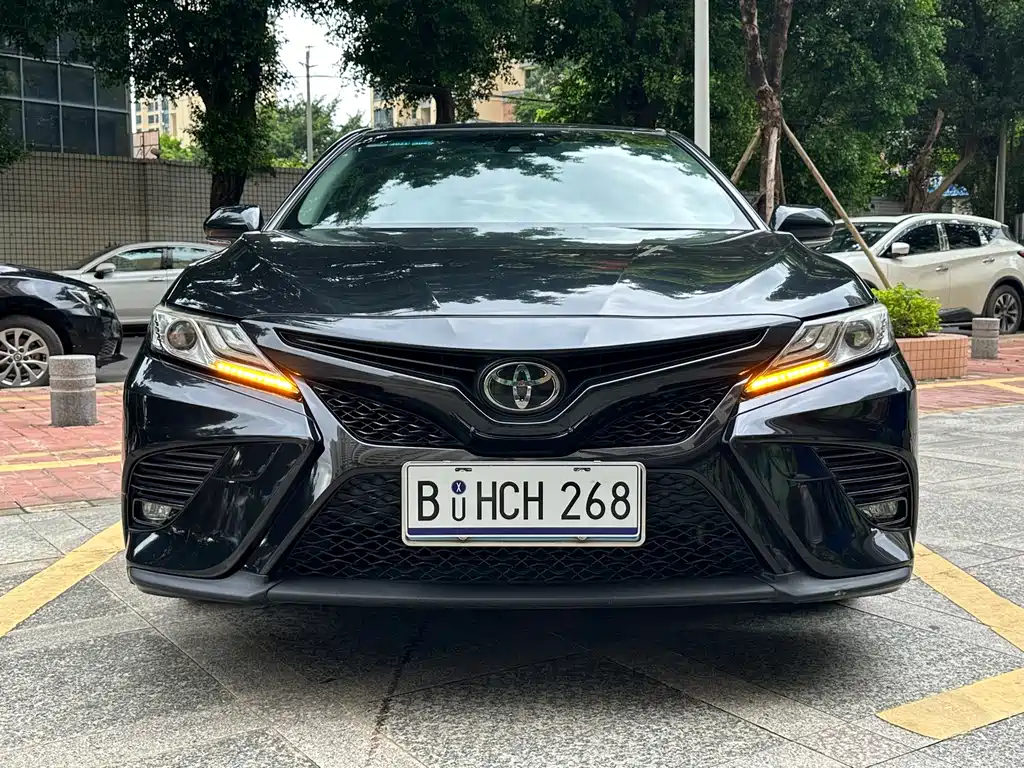 Toyota Camry — фото 2