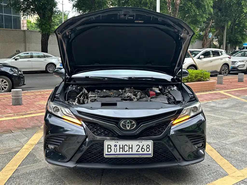 Toyota Camry — фото 14