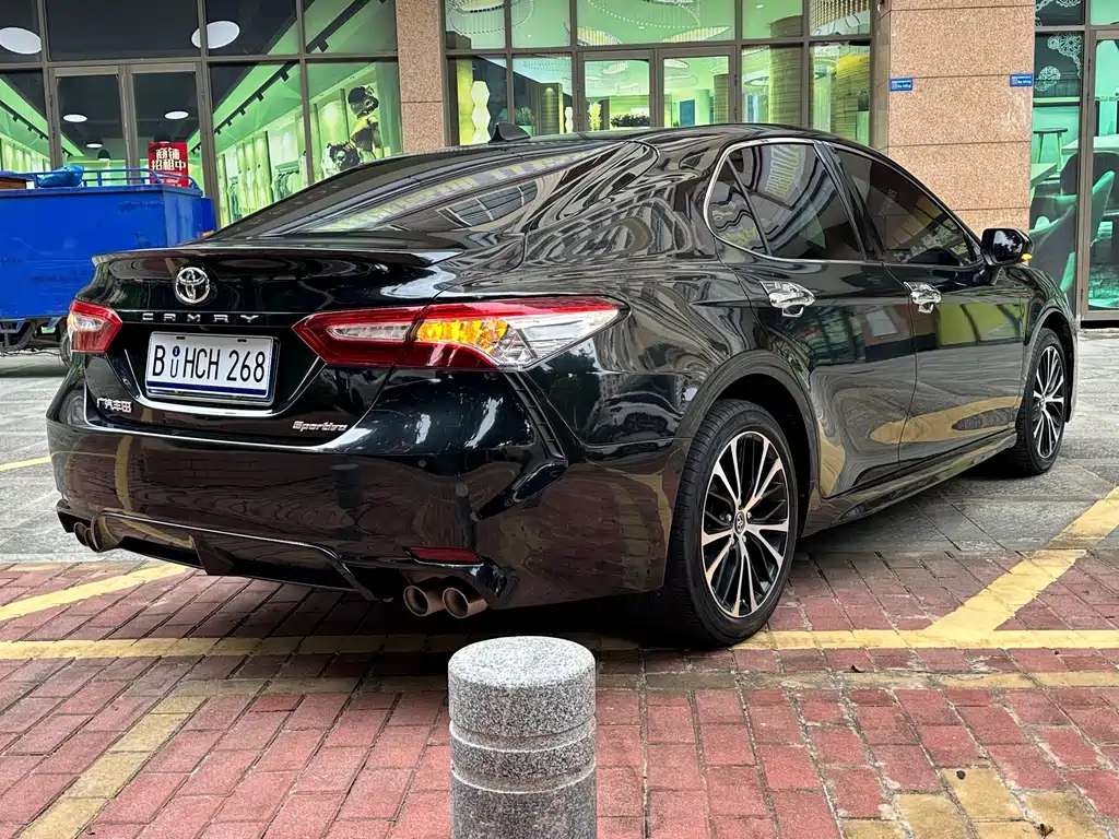 Toyota Camry — фото 6