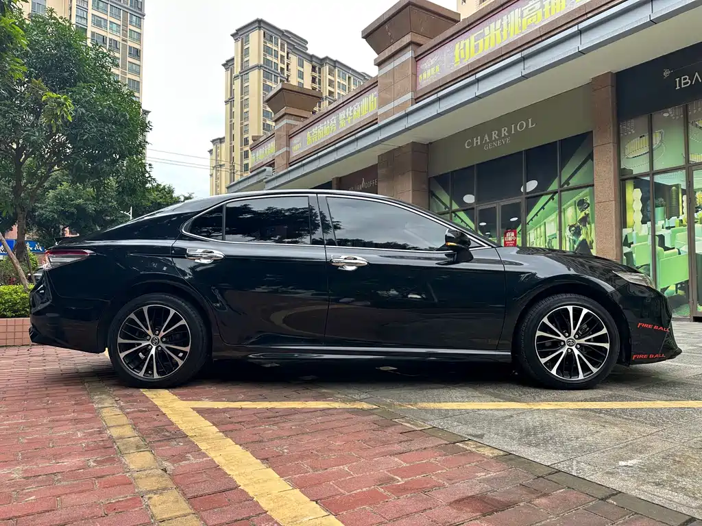 Toyota Camry — фото 7