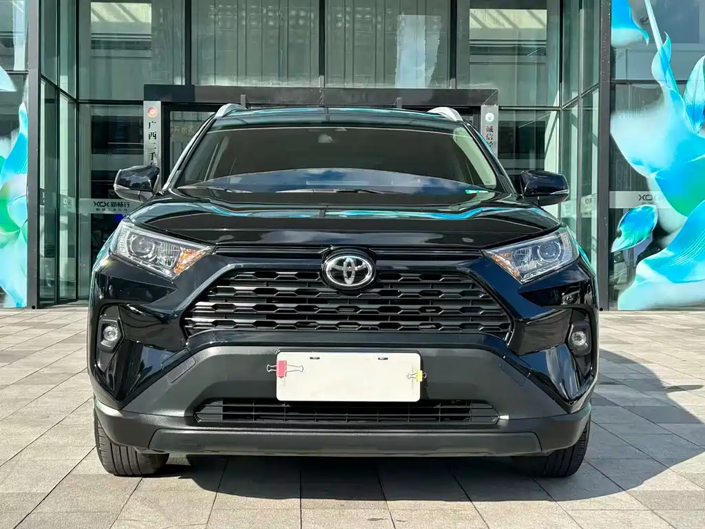 Toyota RAV4 — фото 2