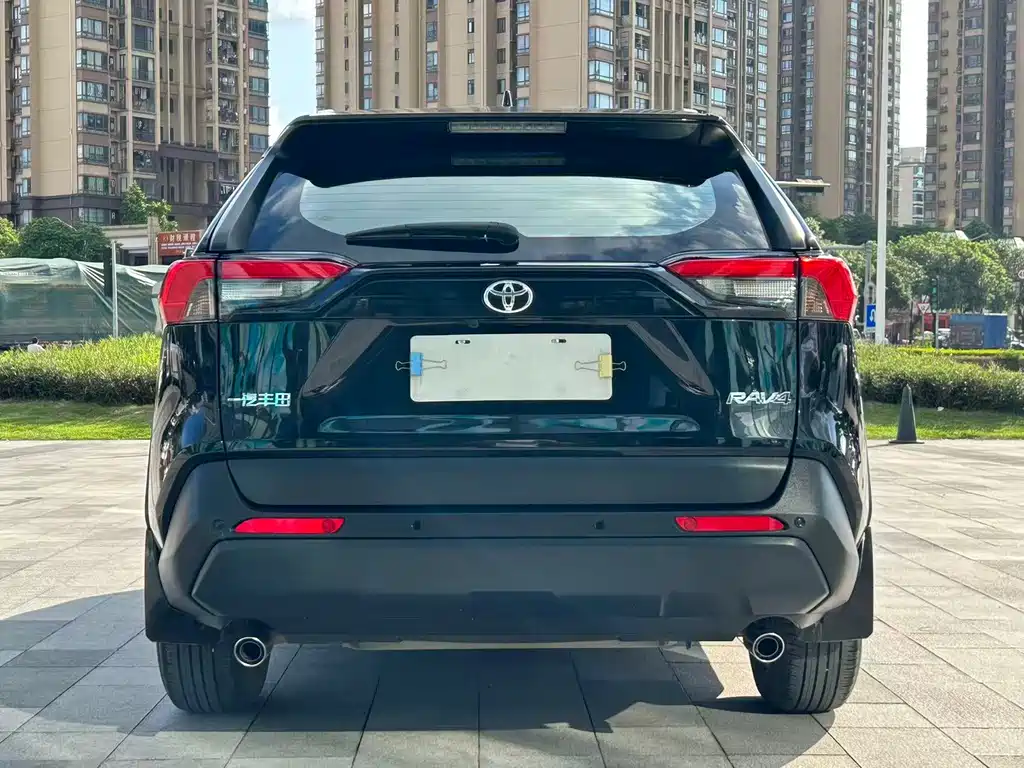 Toyota RAV4 — фото 4