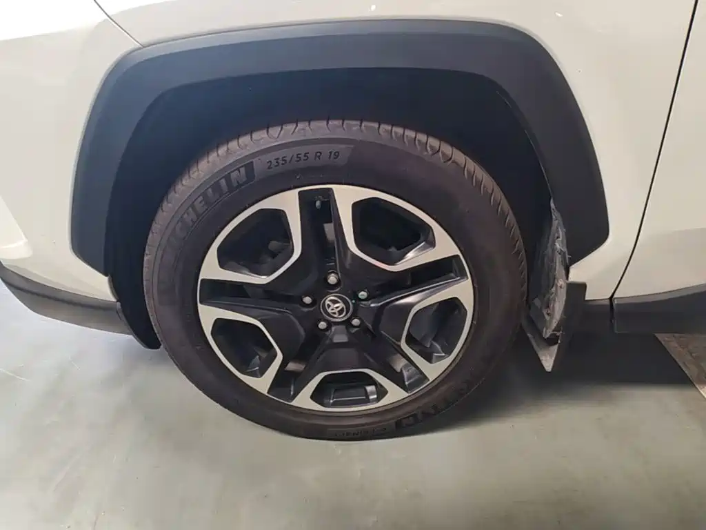 Toyota RAV4 — фото 23