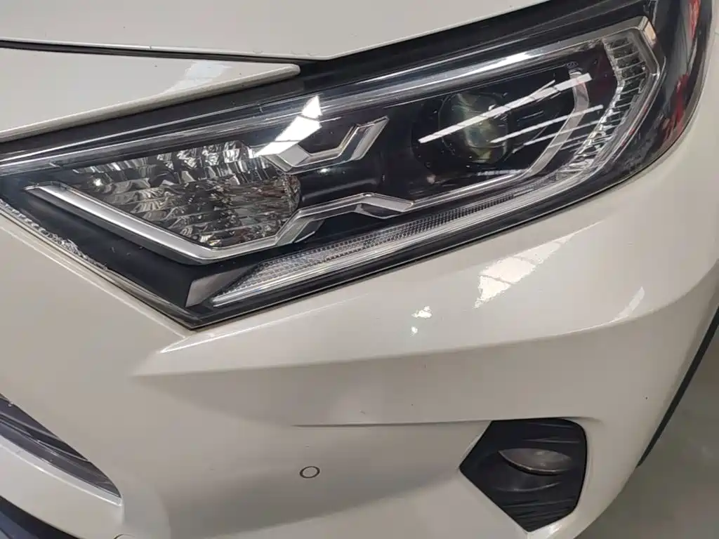 Toyota RAV4 — фото 24