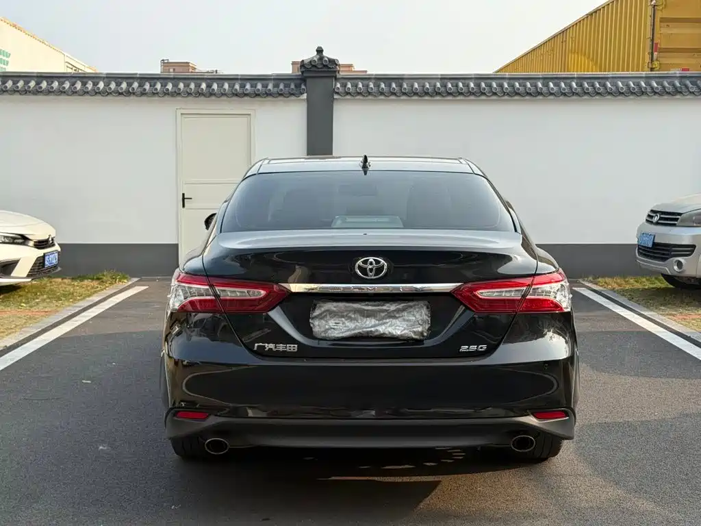Toyota Camry — фото 8