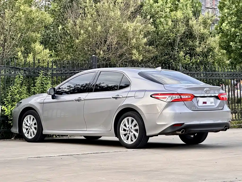 Toyota Camry — фото 7