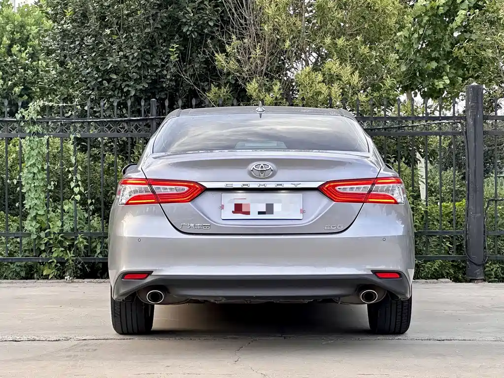 Toyota Camry — фото 8