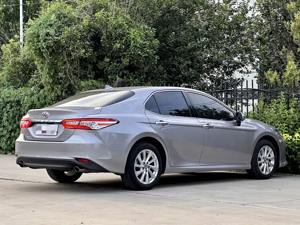 Toyota Camry — фото 9