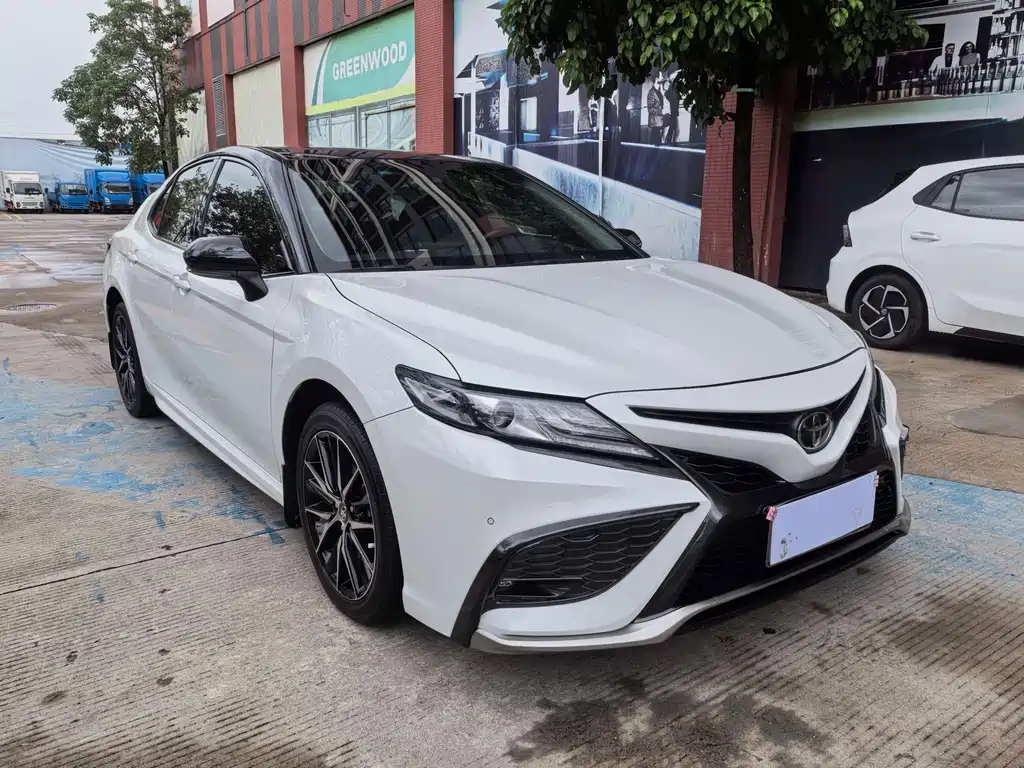 Toyota Camry — фото 3