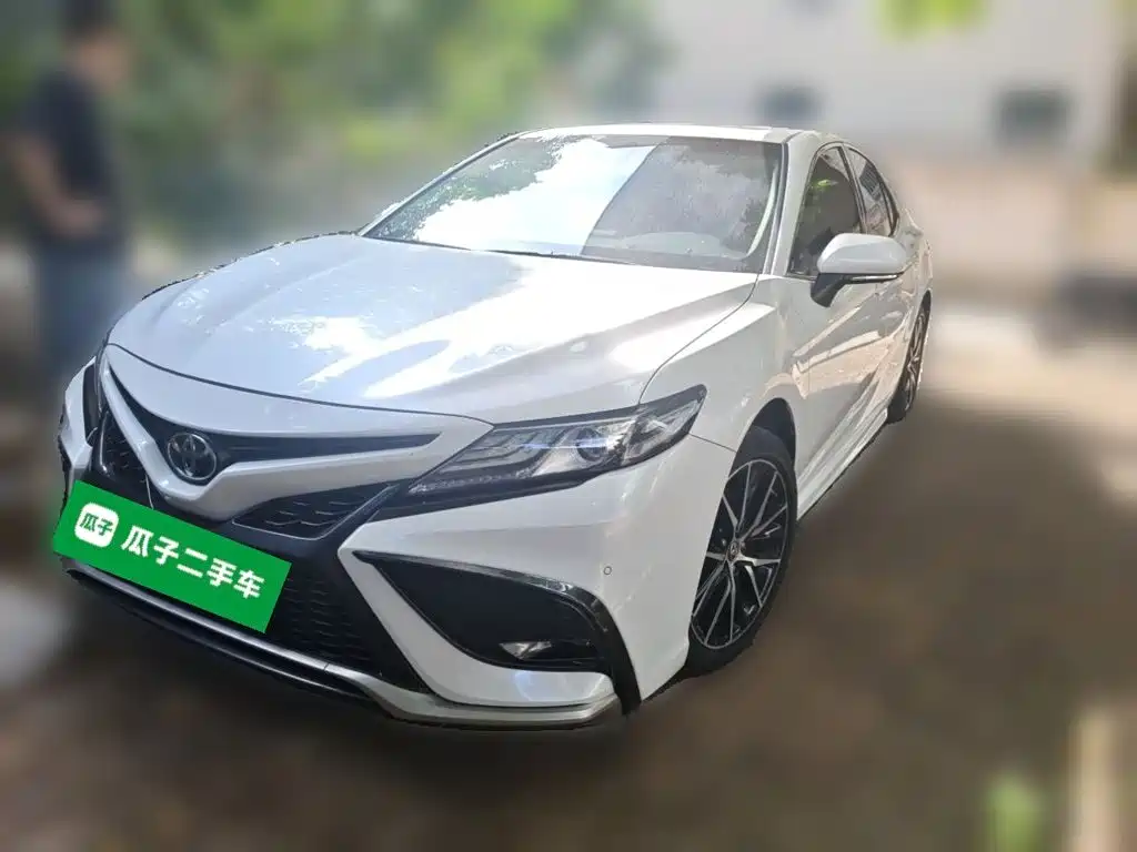 Toyota Camry — фото 2