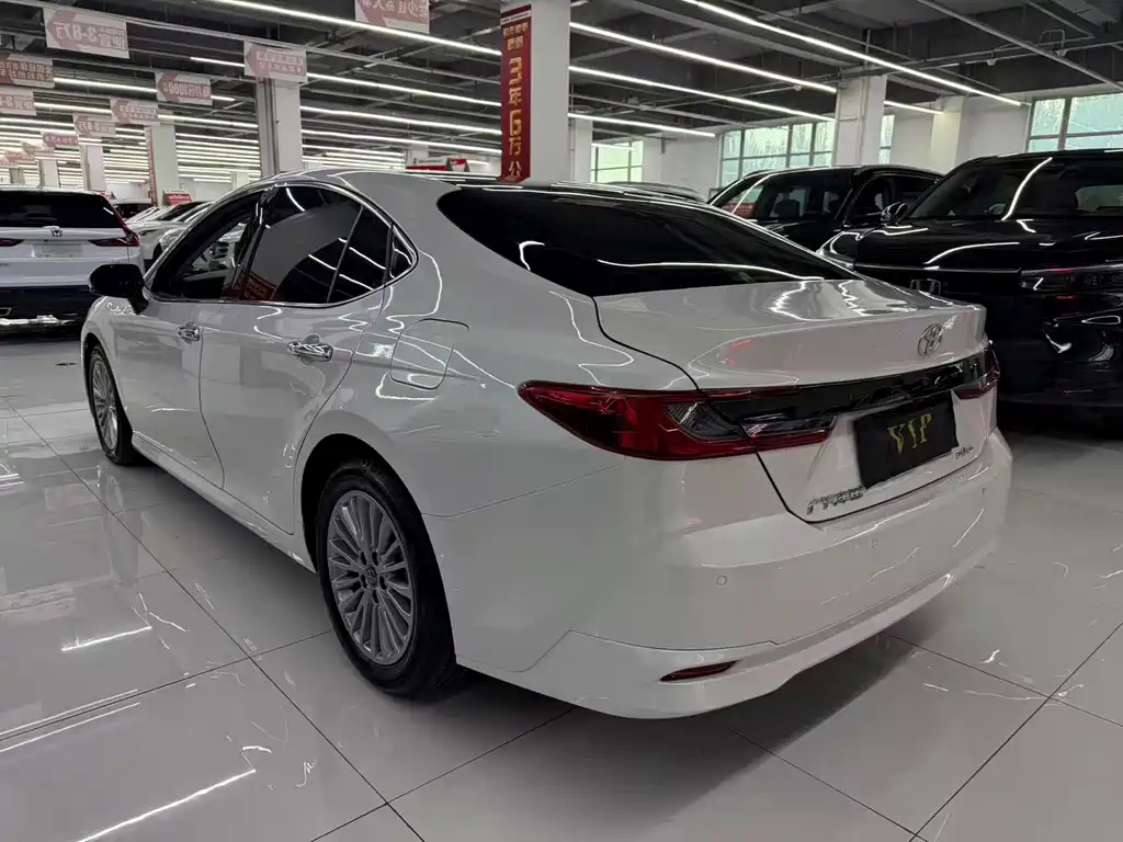Toyota Camry — фото 9