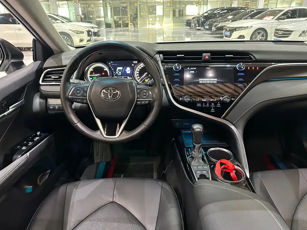 Toyota Camry — фото 11