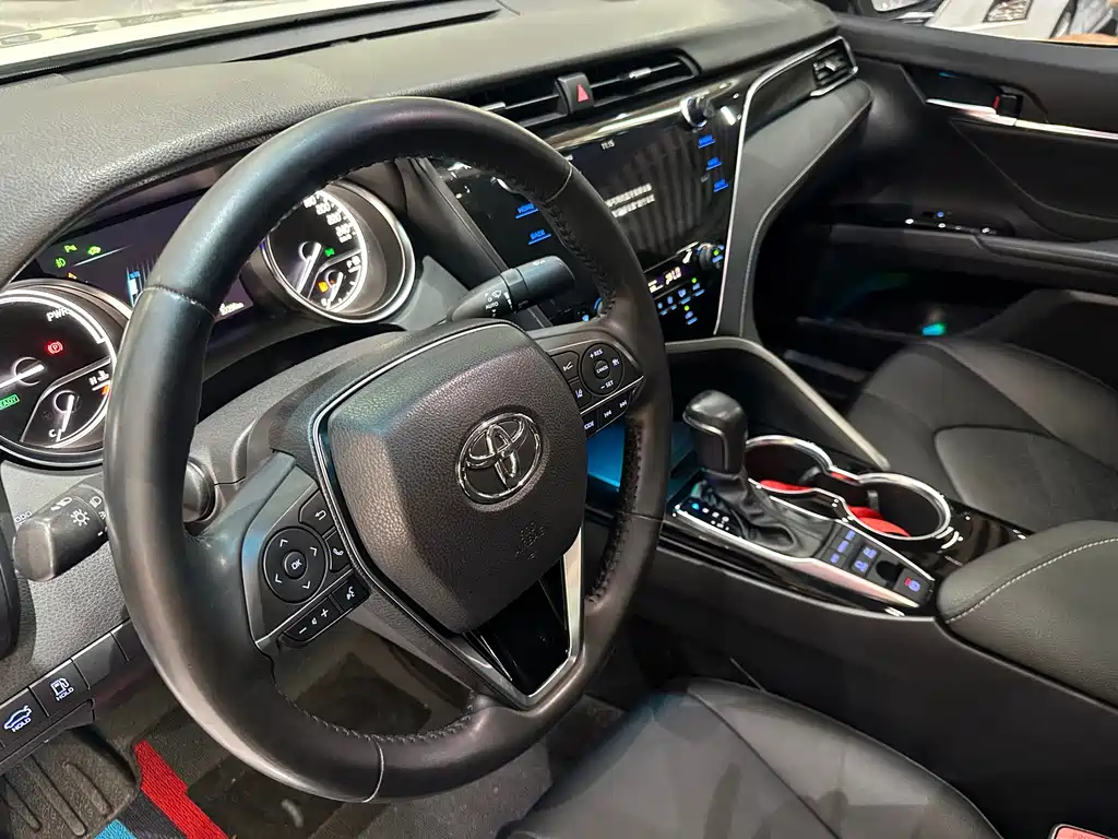 Toyota Camry — фото 5