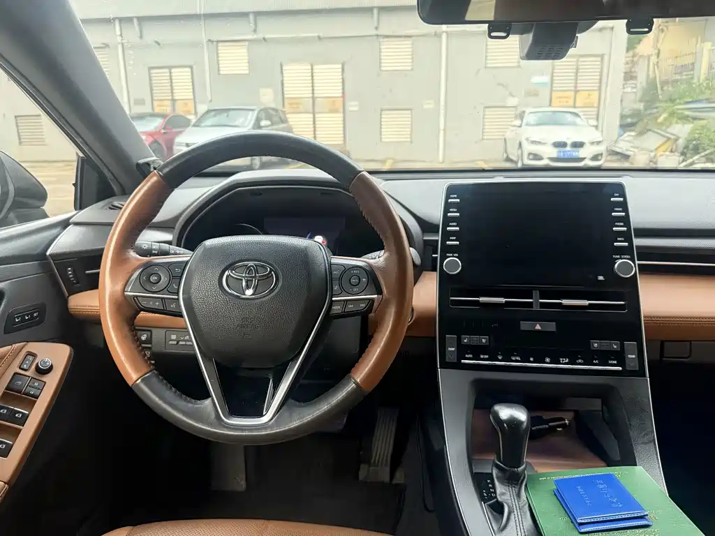 Toyota Avalon — фото 10