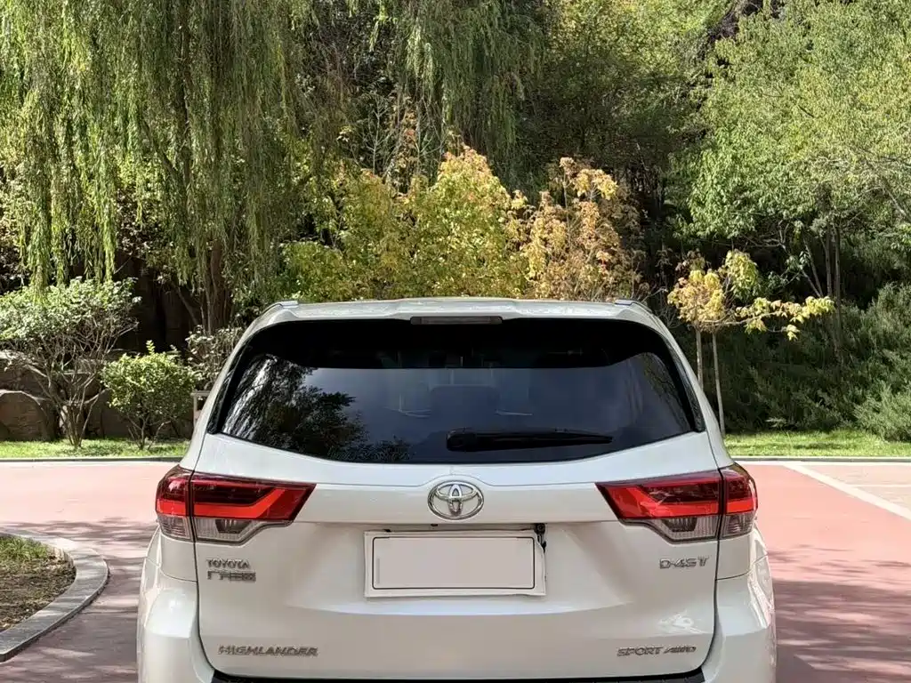 Toyota Highlander — фото 8