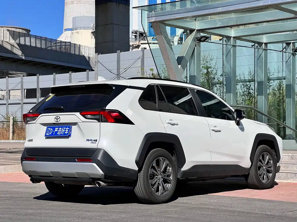 Toyota RAV4 — фото 4