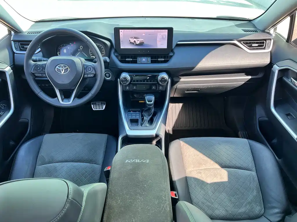 Toyota RAV4 — фото 8