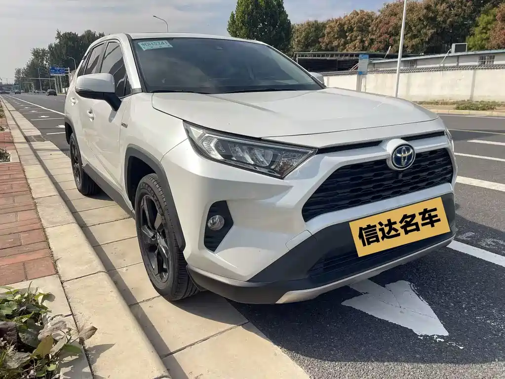 Toyota RAV4 — фото 3
