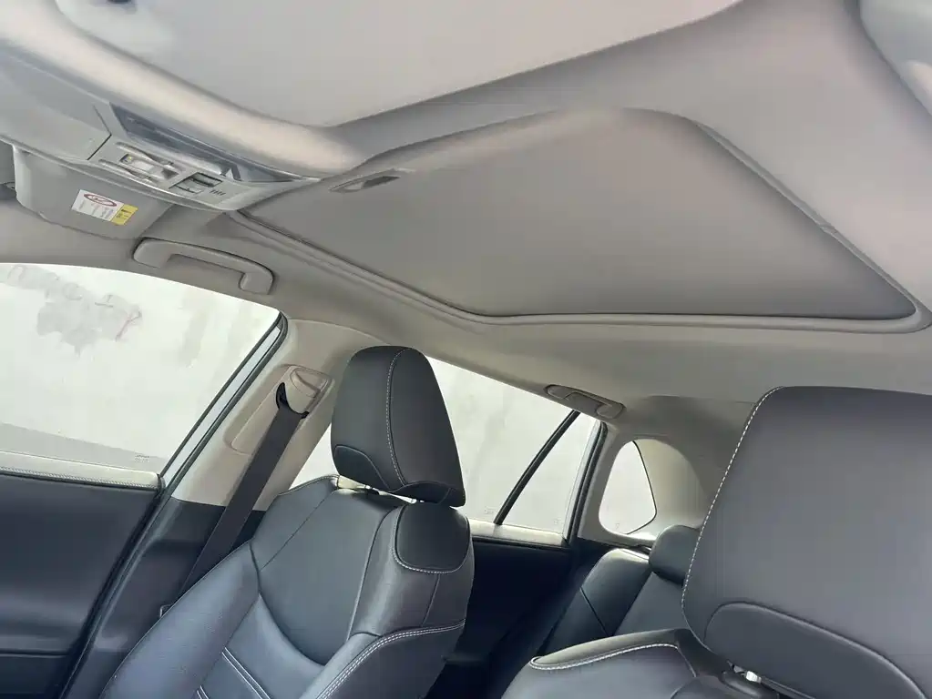 Toyota RAV4 — фото 9
