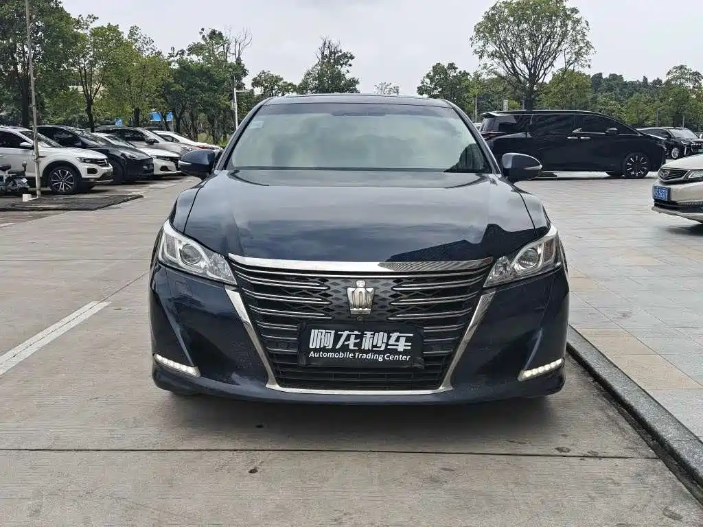 Toyota Crown — фото 2